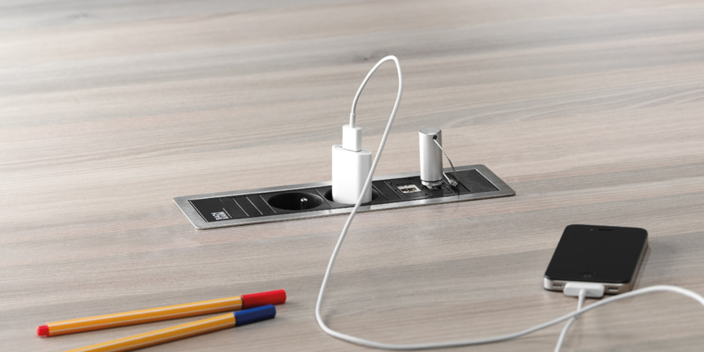 Power Frame Cover 2x230V+2xUSB 0.1m GST