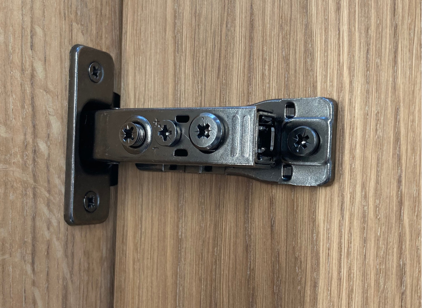 MacLean hinge rebated soft close