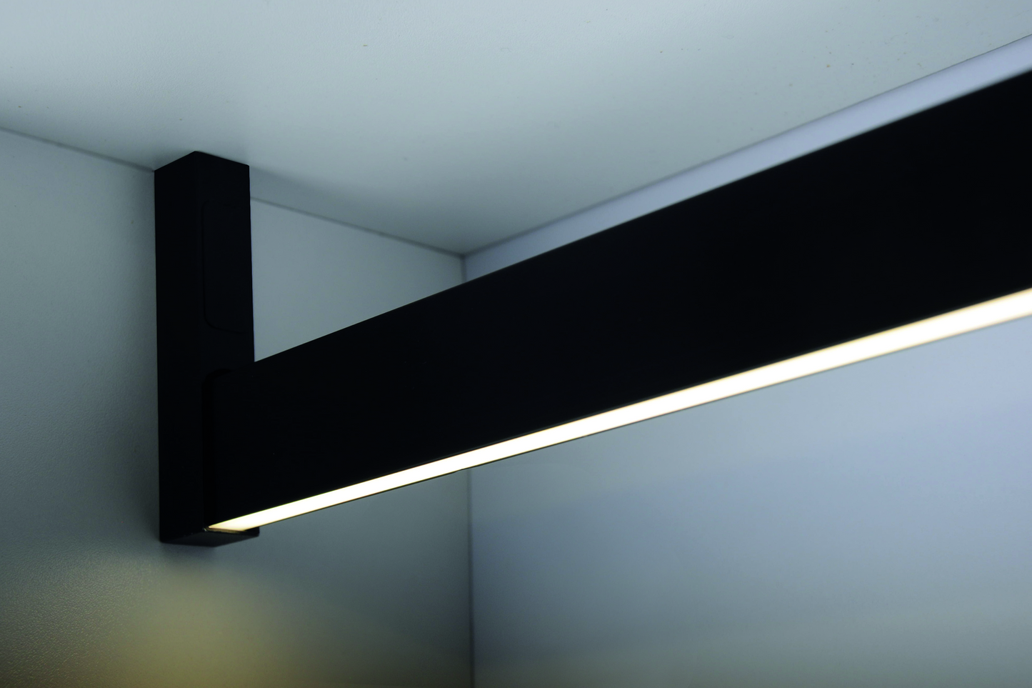 LED wardrobe rail 600mm 4.7W new 